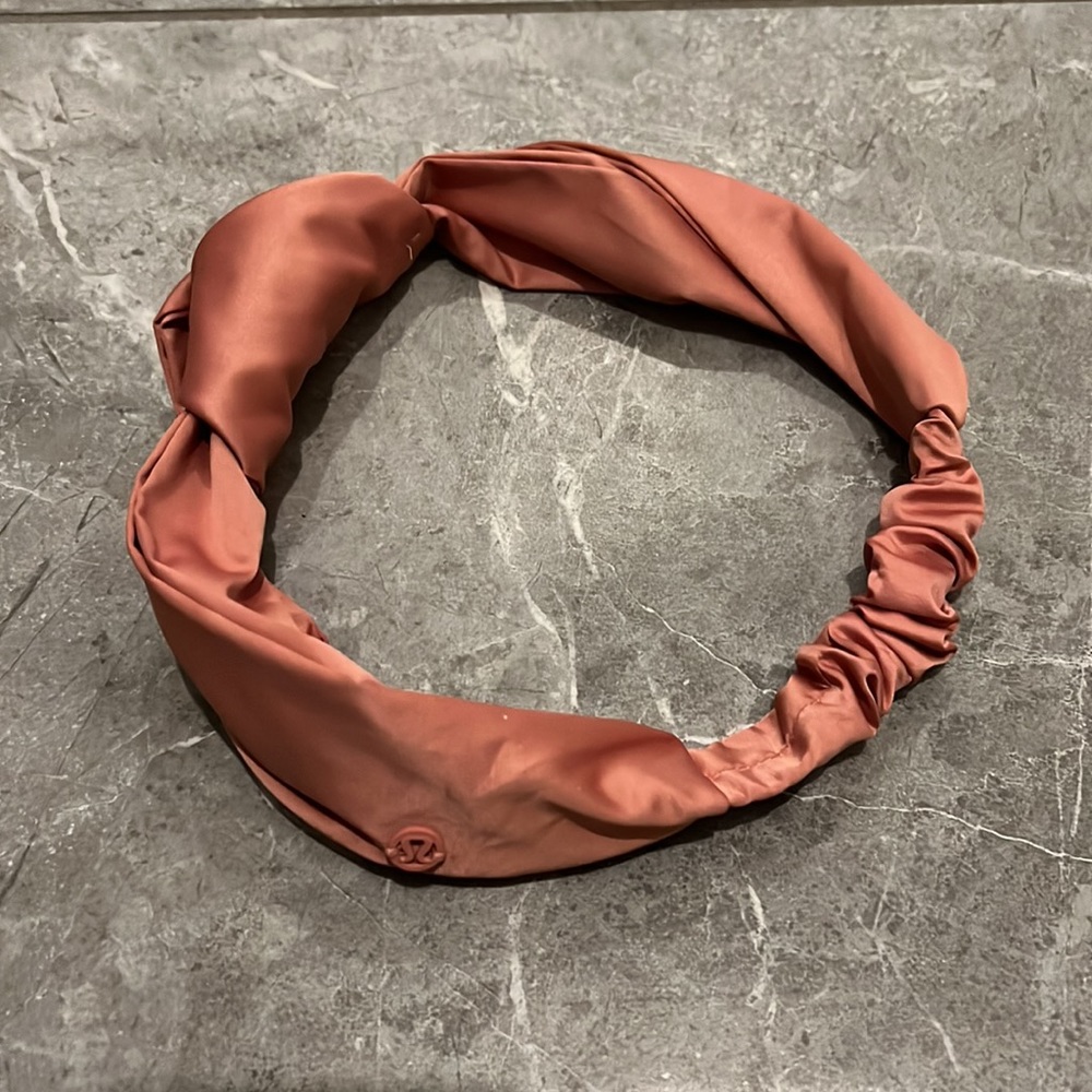 Lululemon knot headband- savannah pink